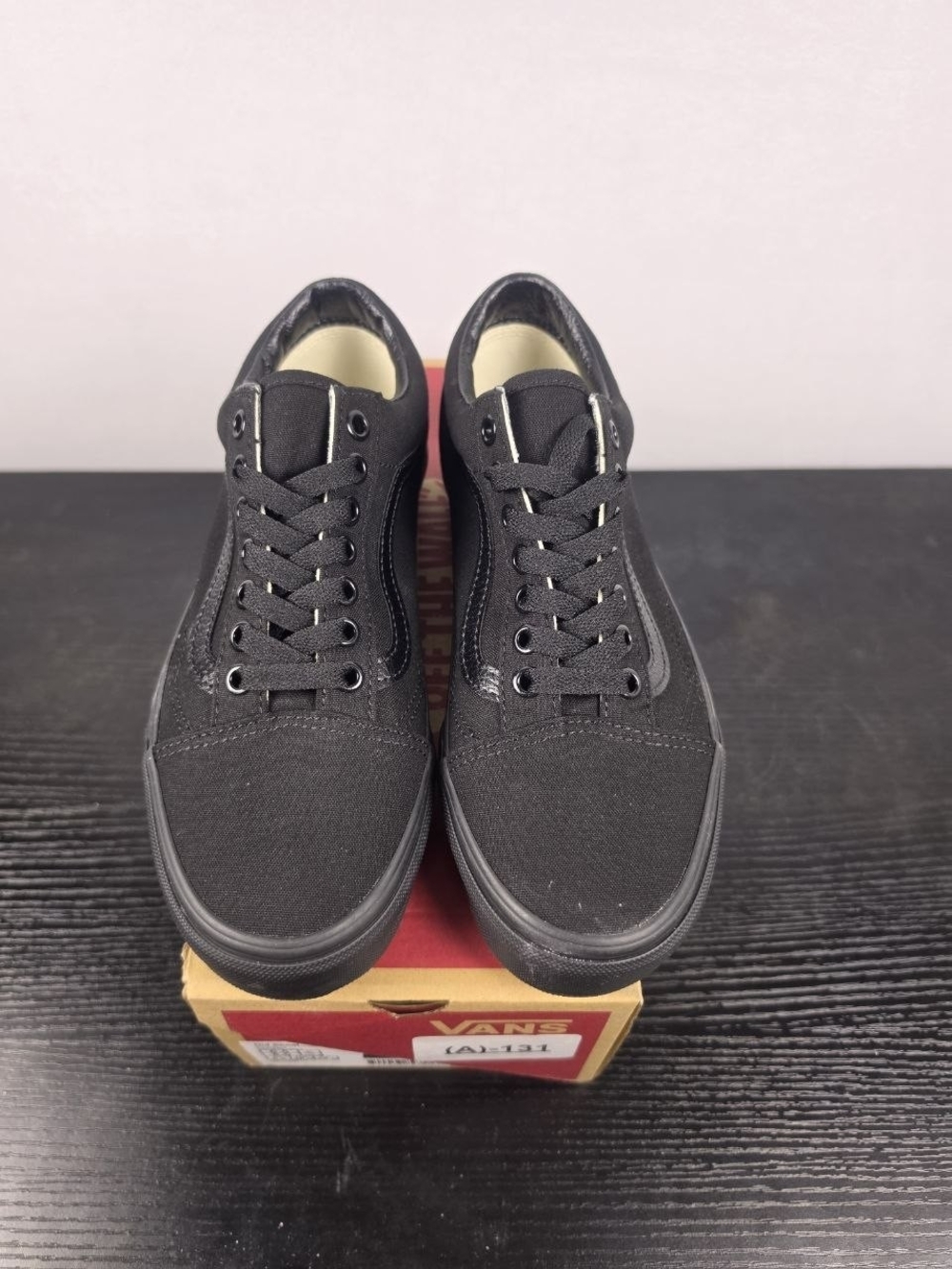 Vans Men's Old Skool Low-Top Skate Shoes - Black - Picture 2 of 8